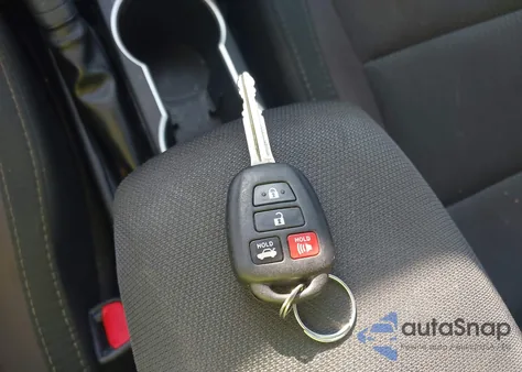 2017 Toyota Corolla Le z USA, uszkodzony, nr VIN 2T1BURHEXHC806916